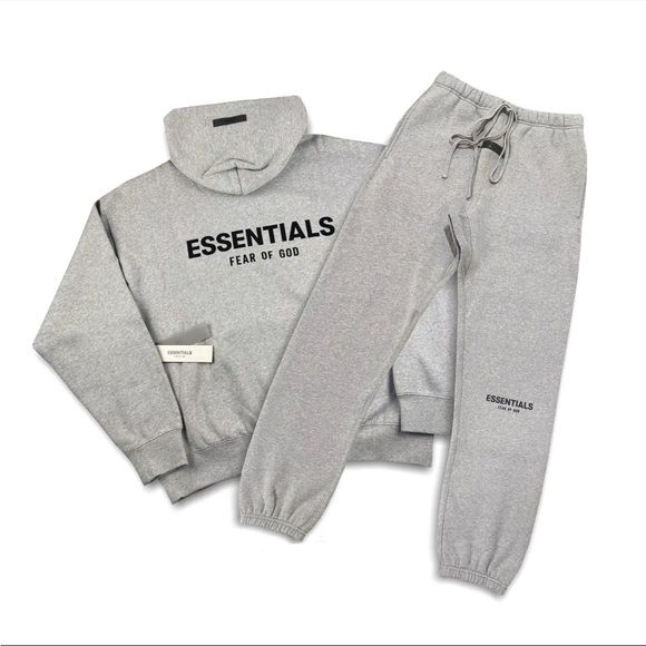 The Top 5 Essential Clothing Items for Travel